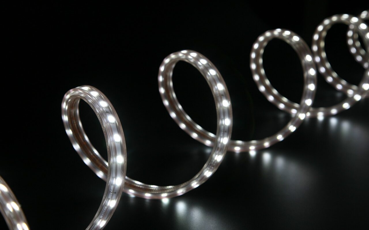 découvrez des décorations led innovantes pour illuminer votre intérieur et créer une ambiance chaleureuse. transformez vos espaces avec des lumières éblouissantes, idéales pour les fêtes, les événements ou au quotidien.