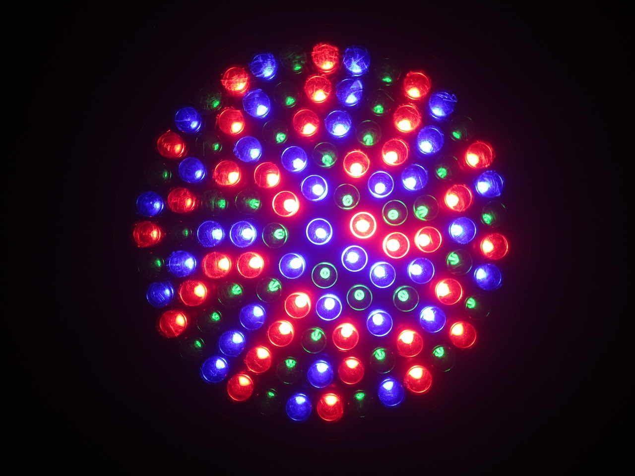 découvrez des décorations led innovantes pour illuminer vos espaces. créez une ambiance unique et chaleureuse avec nos lumières led, idéales pour les fêtes, événements ou pour embellir votre intérieur au quotidien.